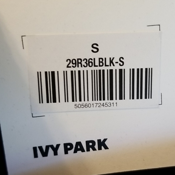 *LAST ONE* Ivy Park Logo Shorts in Black - Picture 7 of 10